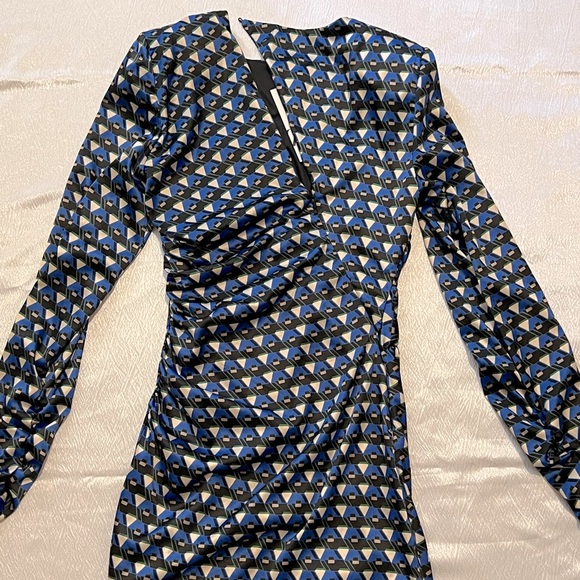 Abstract, silk long sleeve dress - Picture 3 of 5